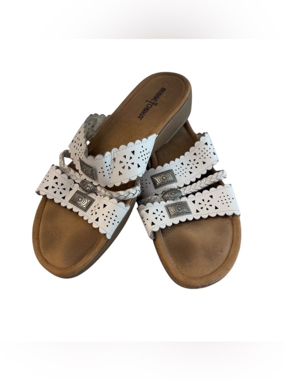 Minnetonka Women’s White Laser-Cut Silver Detail Leather Slide Sandals Sz 9W GUC